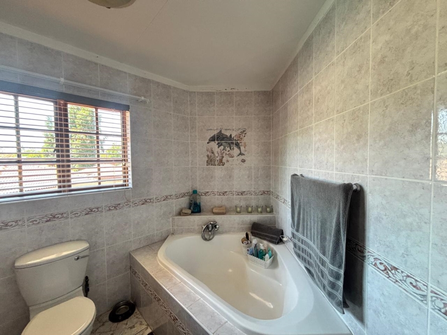 3 Bedroom Property for Sale in Mooivallei Park North West